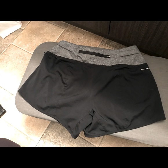 Nike running shorts - Picture 2 of 3